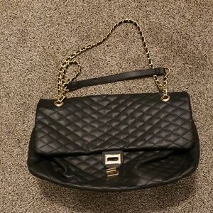 Luxurious Black Quilted Shoulder Bag with Gold Chain